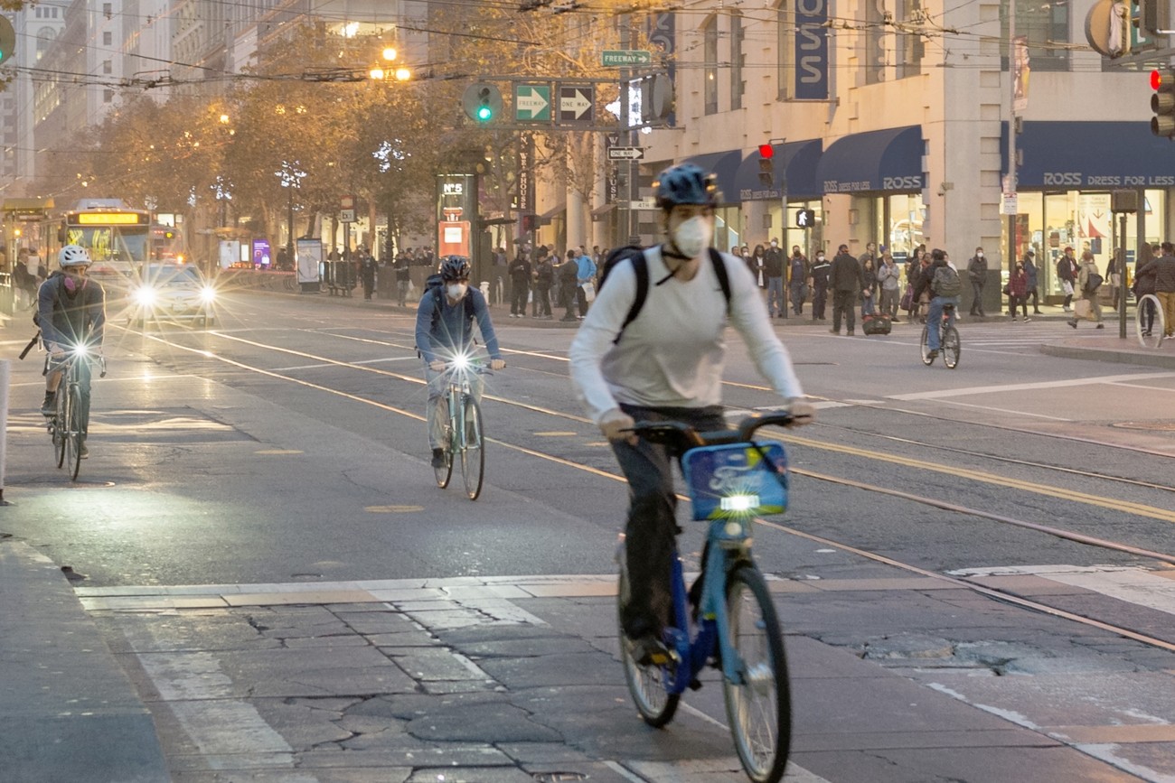 Bicyclists on Market Street wearing face masks due to smoky air