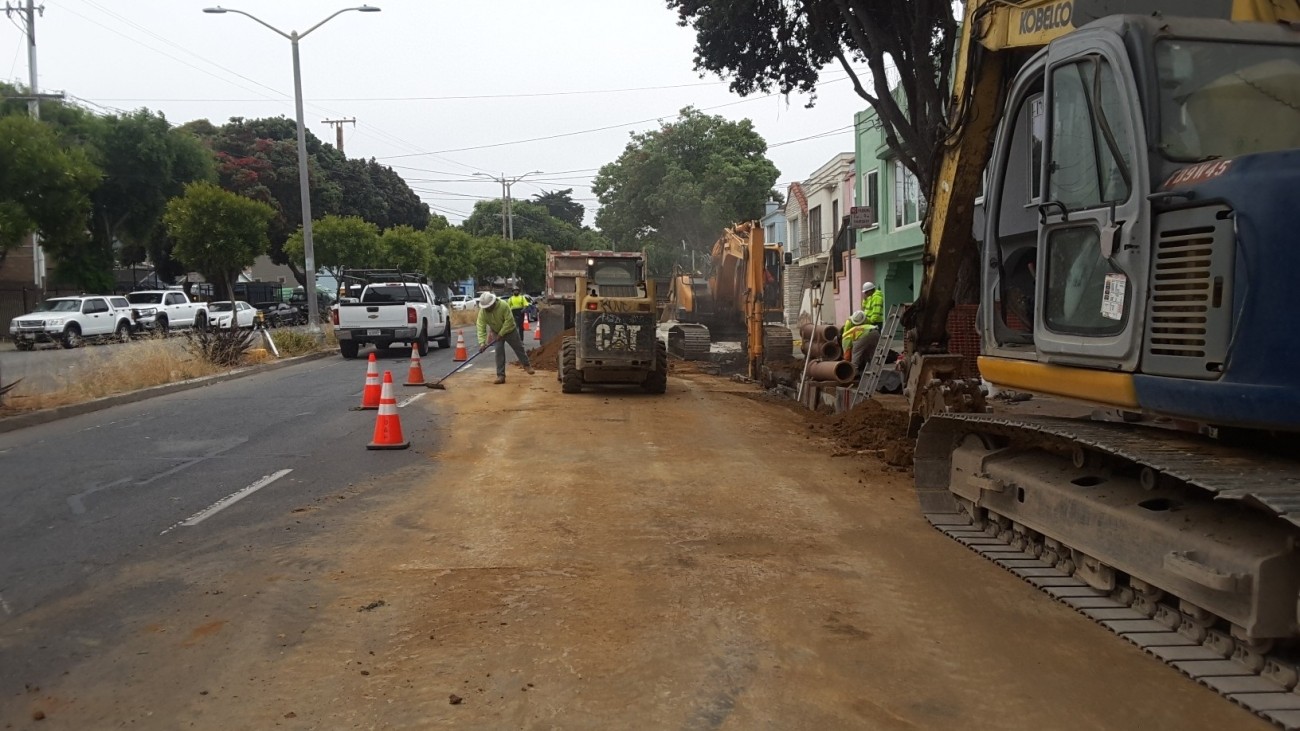 Construction  taking place Alemany Blvd to repave the road