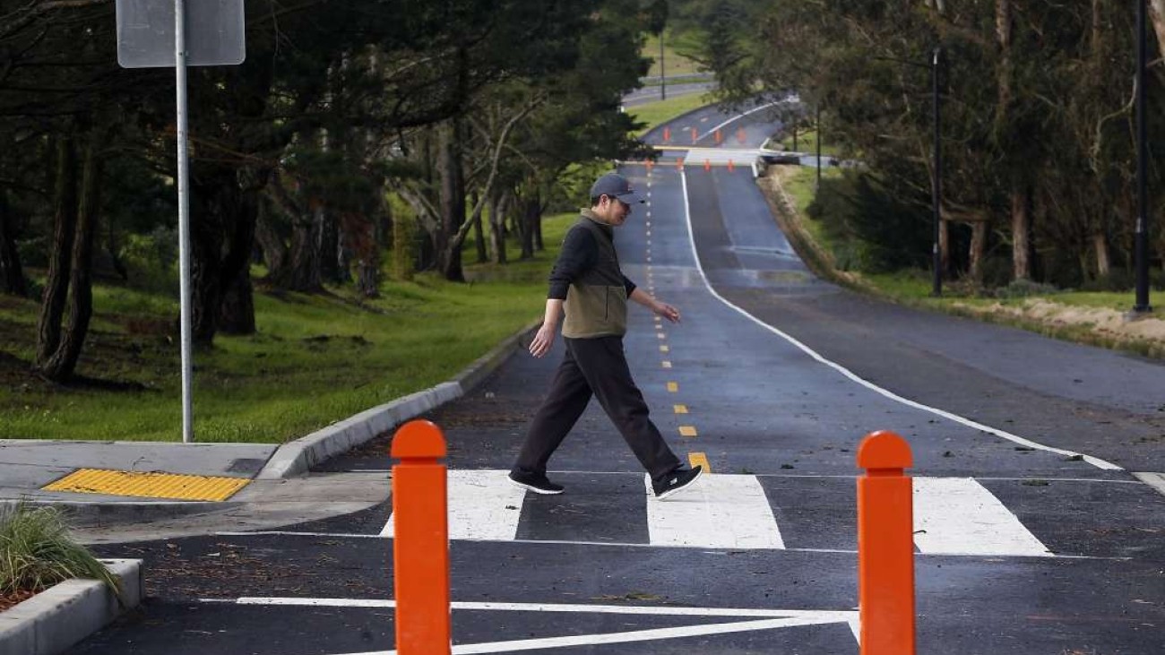 Pedestrian crossing a raised crosswalk on Mansell Street in John McLaren Park.