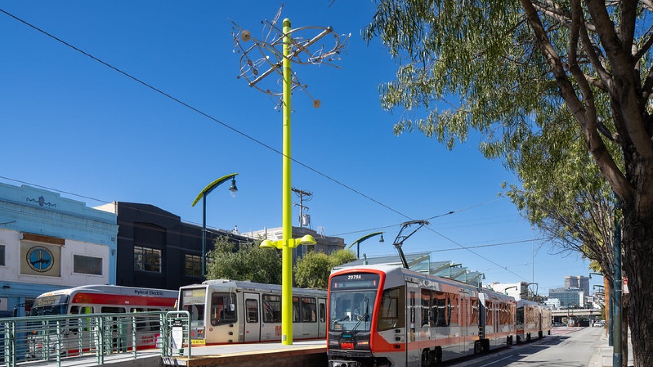 Wind-activated kinetic sculpture at 4th & Brannan Station 