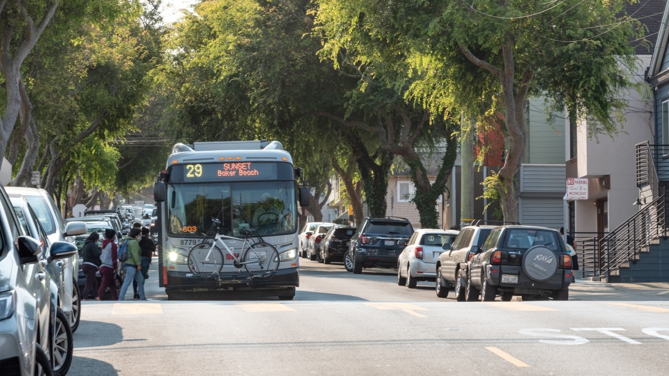 29 Sunset bus at Persia and Moscow, with passengers boarding at the front of the bus