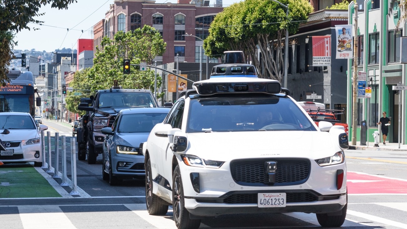 Autonomous vehicle driving in South of Market 