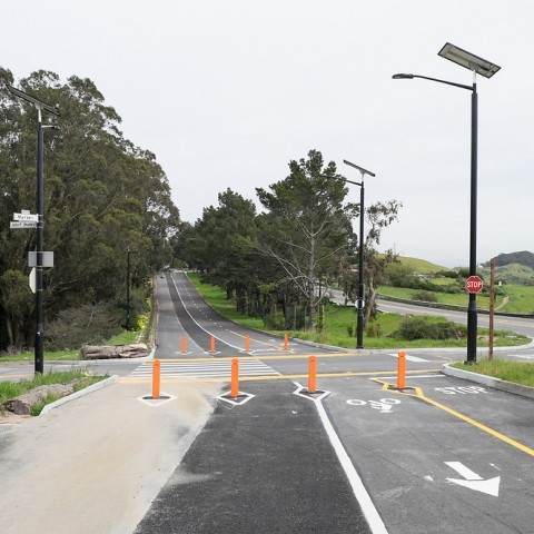 Photo of Mansell Street bicycle and pedestrian path in McLaren Park